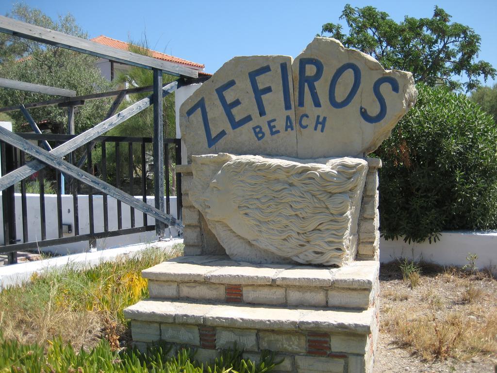 Zefiros Beach Hotel Mykali Exterior photo