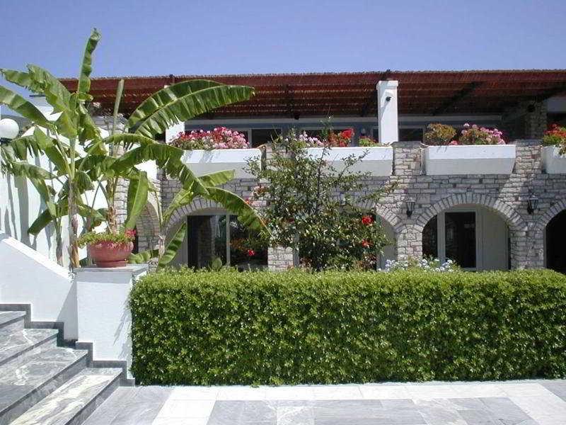 Zefiros Beach Hotel Mykali Exterior photo