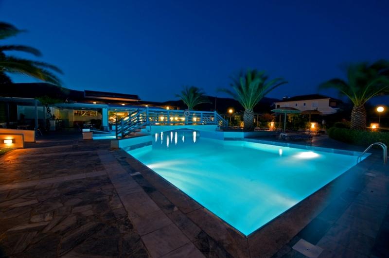 Zefiros Beach Hotel Mykali Exterior photo